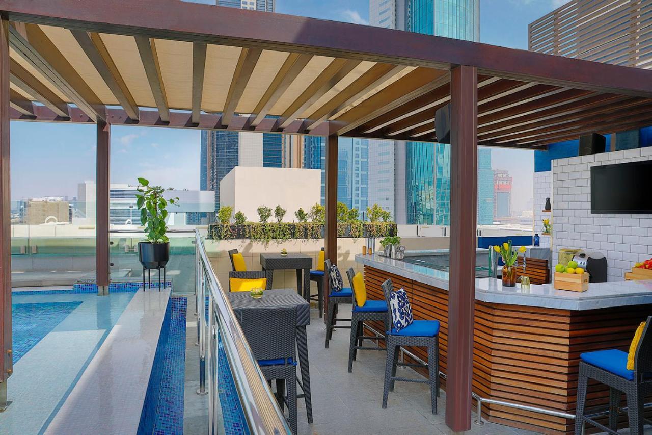 Nassima Tower Hotel Apartments Dubai Exterior photo The rooftop pool at the hotel