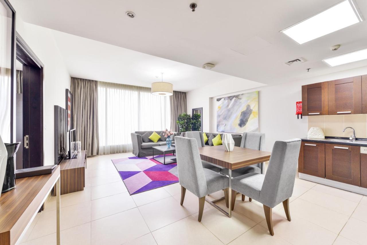 Nassima Tower Hotel Apartments Dubai Exterior photo A staged living room