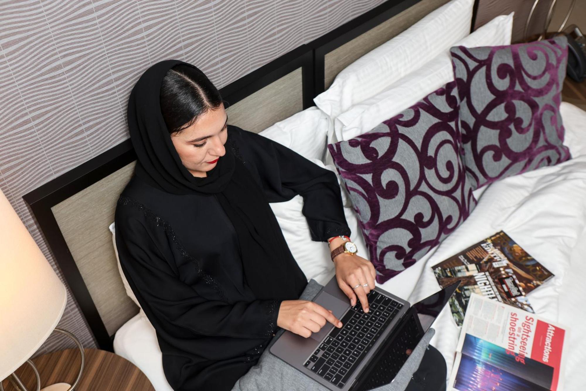 Nassima Tower Hotel Apartments Dubai Exterior photo A woman in Dubai wearing an abaya